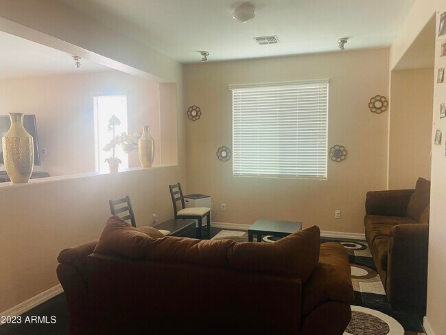Building Photo - 453 W Lantana Pl