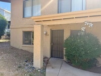 Building Photo - 927 N Old Chisholm Trail