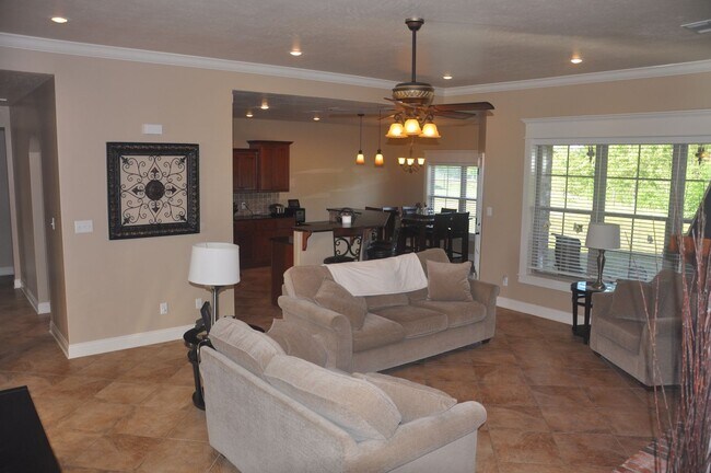 Building Photo - 560 Hickory Ridge Rd