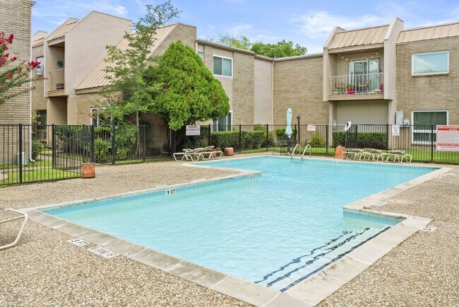 Building Photo - 1115 Augusta Dr