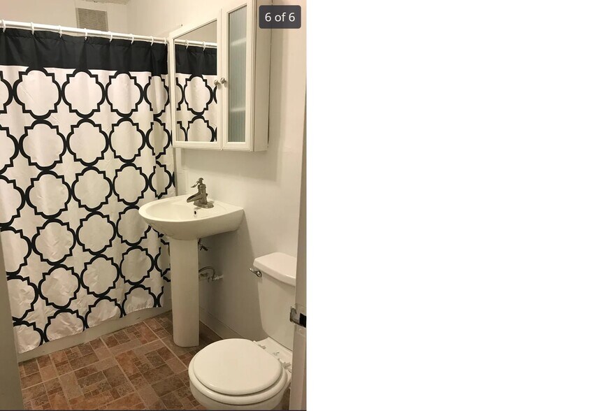 Master Bathroom - 5311 Kennedy Blvd E