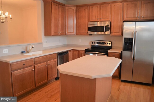 Building Photo - 200 Monroe Point Dr