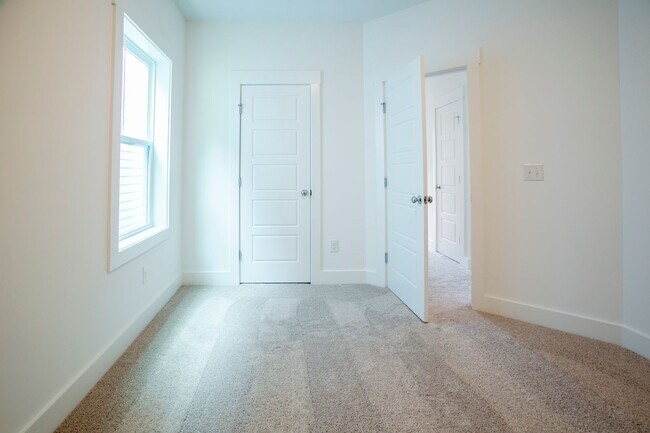 Building Photo - Chatham Park *Like New* Late July availability!