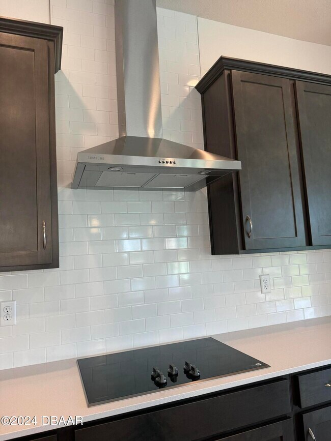 Building Photo - 2005 Divot Dr