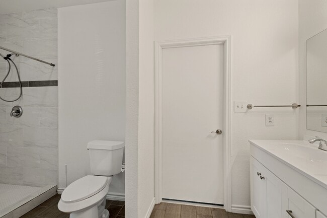 Building Photo - 3550 Mirror Ct