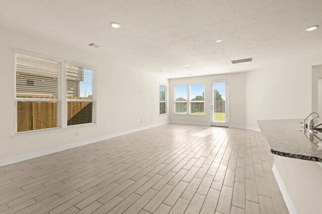 Building Photo - 4822 Hickory Deer Ln