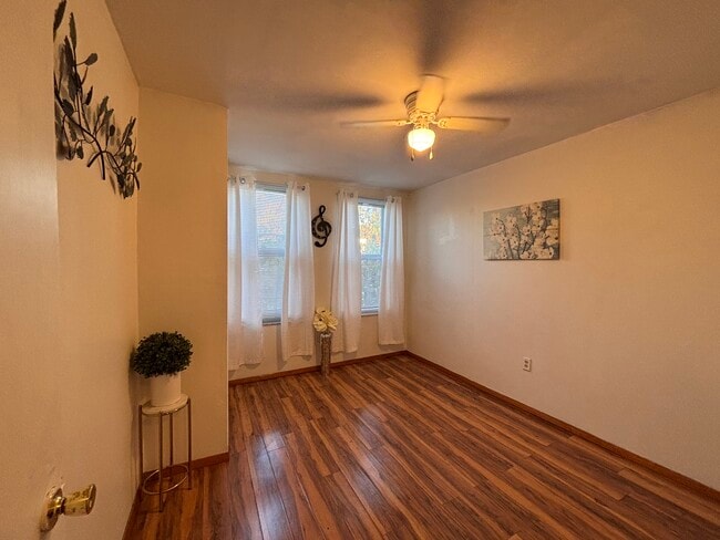 Building Photo - 1529 S 28th St