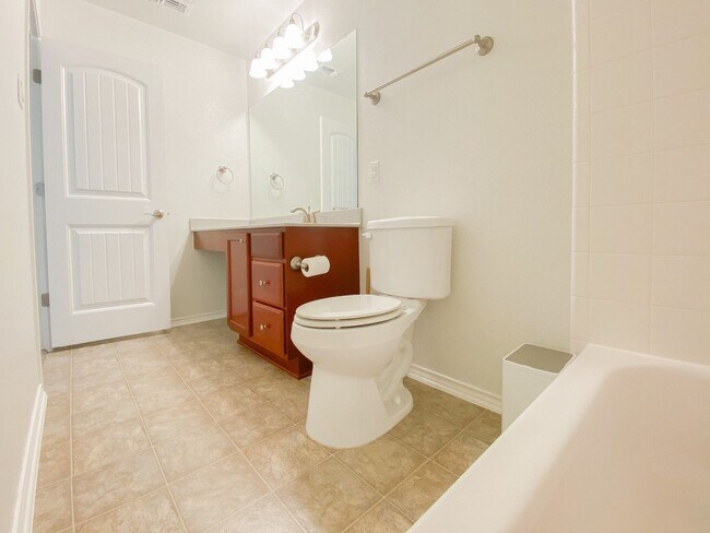 Building Photo - Beautiful 5 BR / 2.5 BA Home for Rent in A...