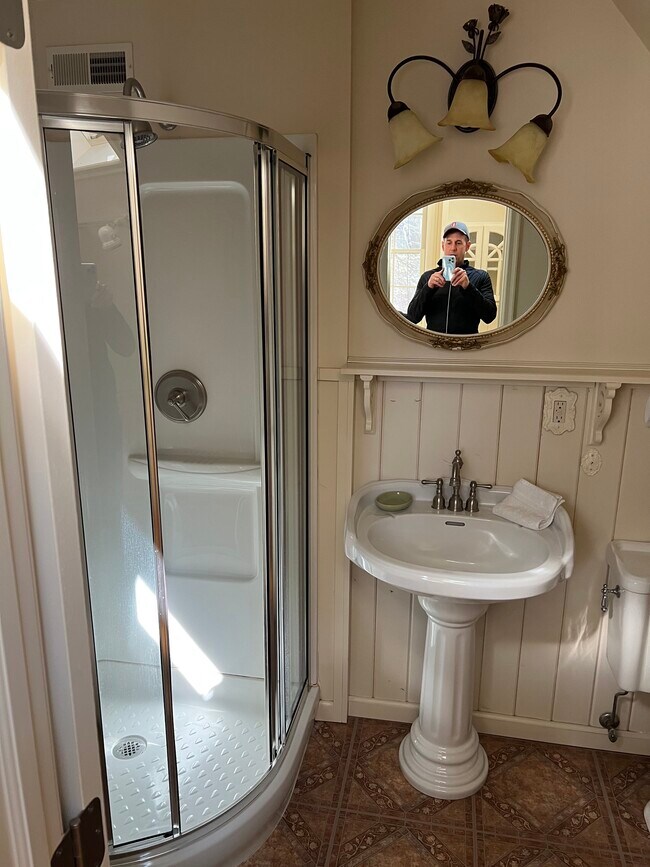 Full bath upstairs! - 27 S Riverview Hts