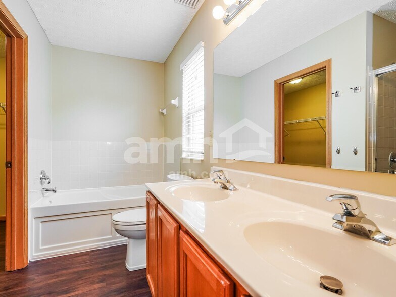 Building Photo - 8135 Arbor Rose Way