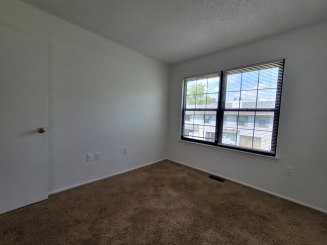 Building Photo - 515 Sheffield Ct