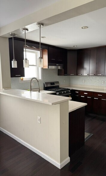 Building Photo - 6132 Booth St