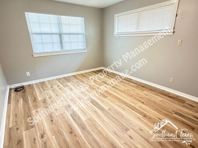 Building Photo - 1441 Bassett St