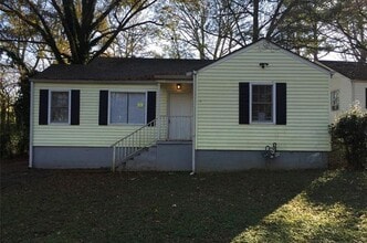 Building Photo - Quiet and Cozy 3 Bedroom 2 Bathroom Home in East Point!