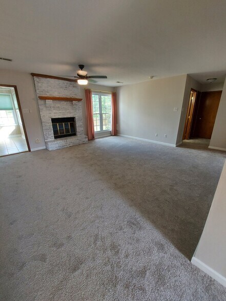 Building Photo - 1335 Windamere Rd