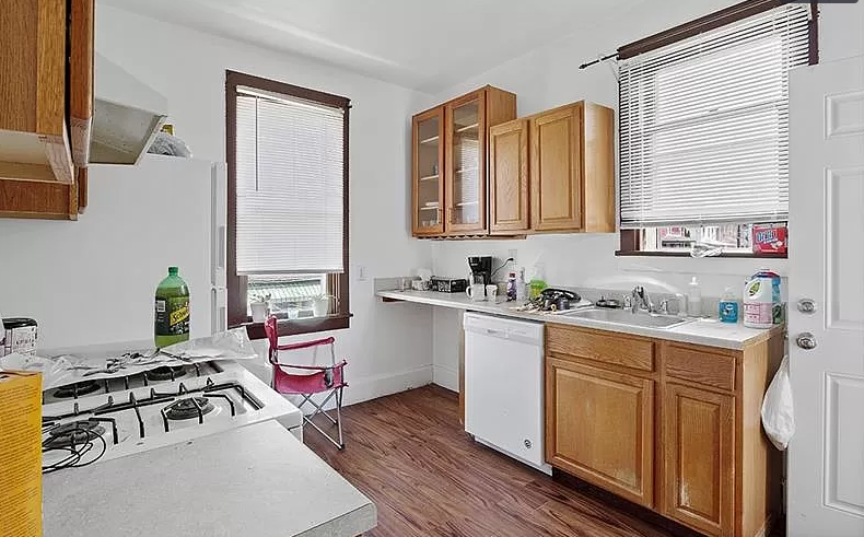 Kitchen View #2 - 1960 Crafton Blvd
