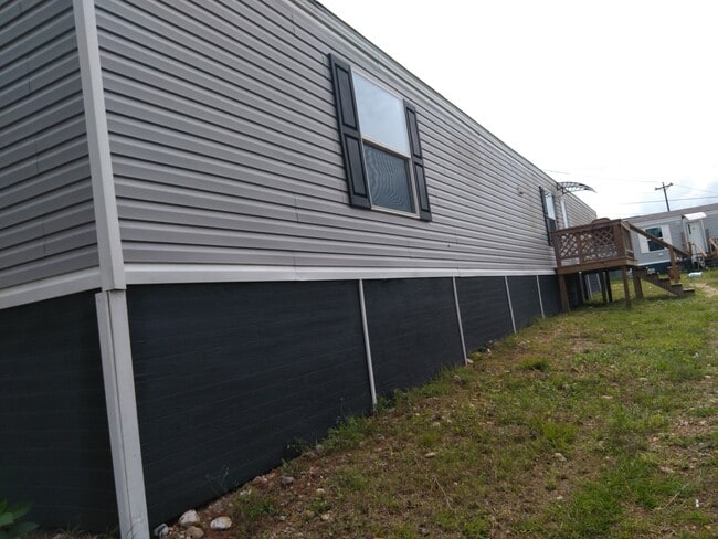 Building Photo - 828 E Hwy 71