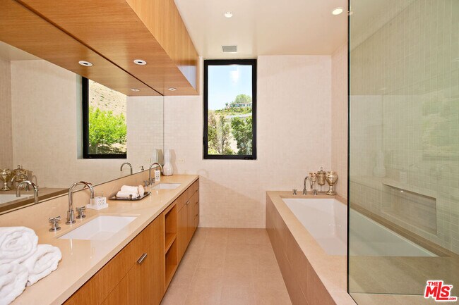 Building Photo - 6228 Sycamore Meadows Dr