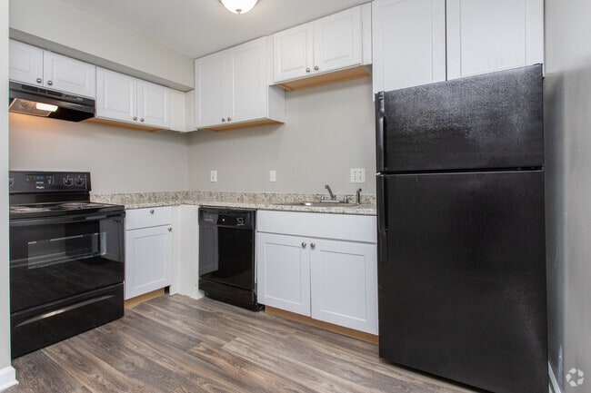 2BR, 2BA - Woodland at Cascade