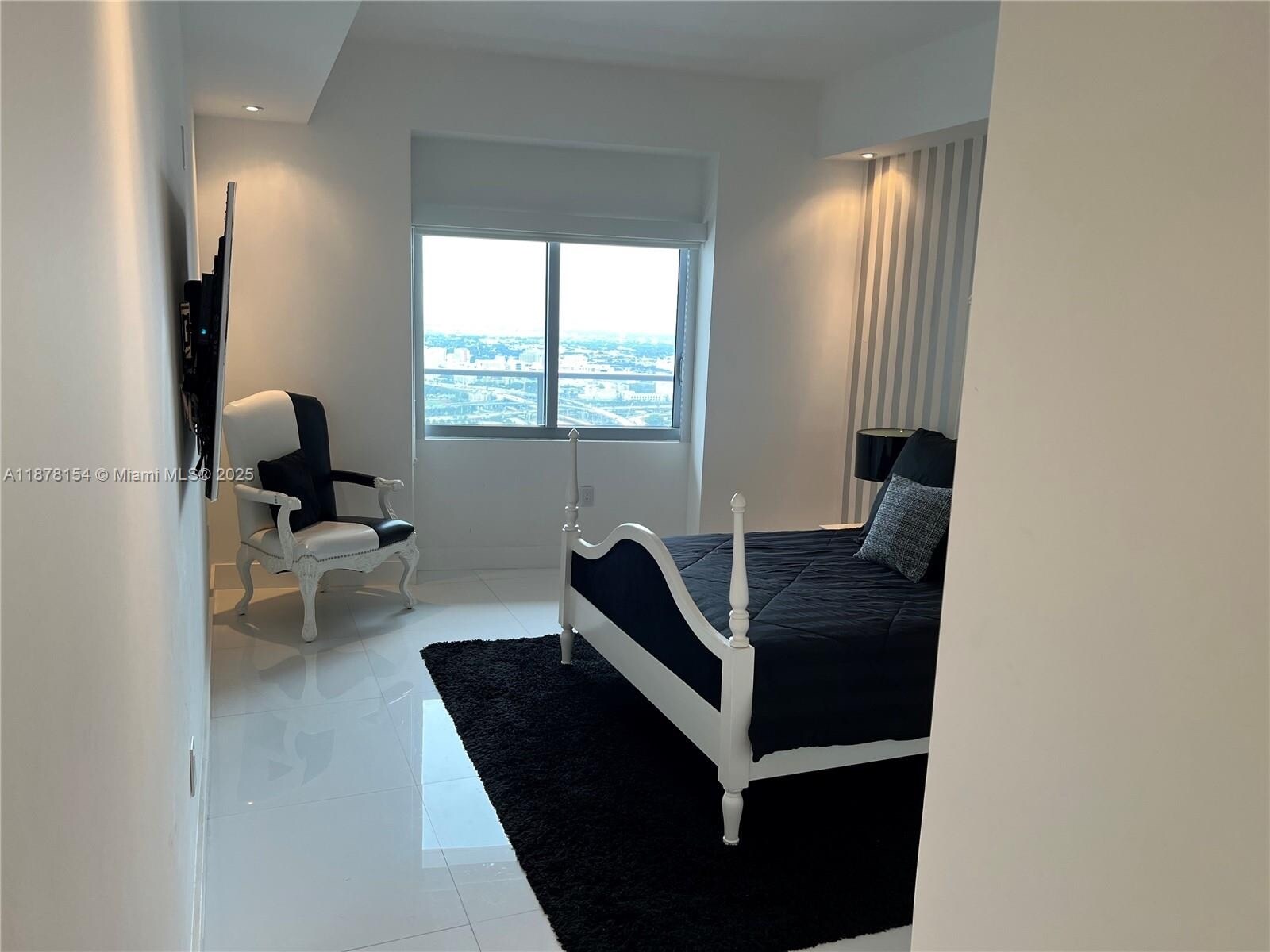 Building Photo - 1100 Biscayne Blvd