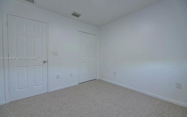 Building Photo - 1441 SE 24th Ct