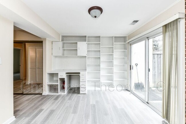 Building Photo - 8088 Edinburgh Dr