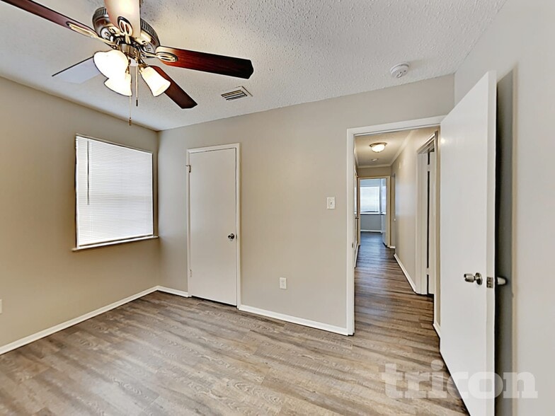 Building Photo - 429 W Ferndale Ln
