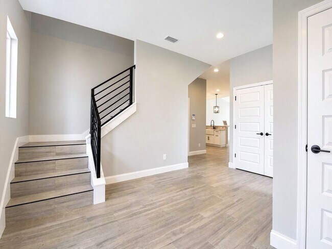 Building Photo - 1156 Windjammer Dr