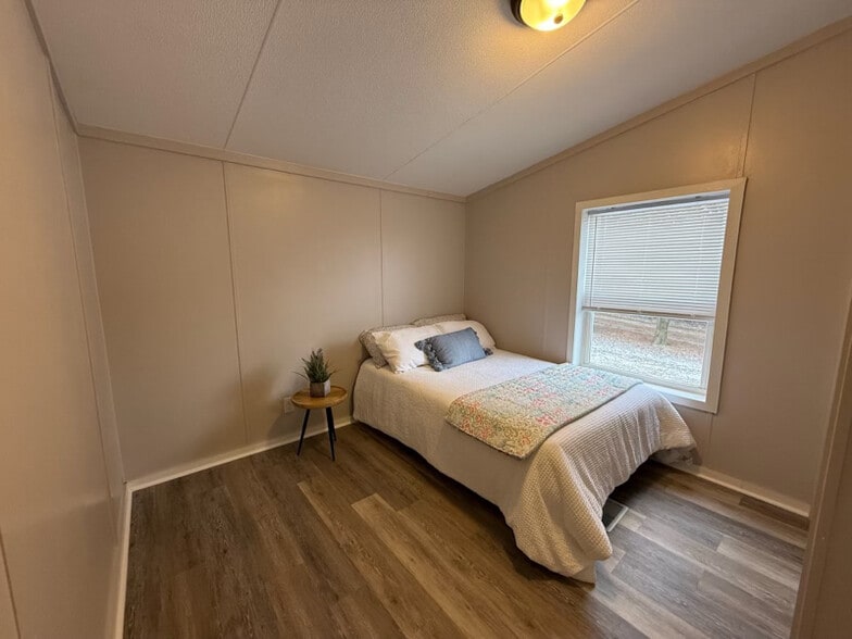 Building Photo - 769 Knox St