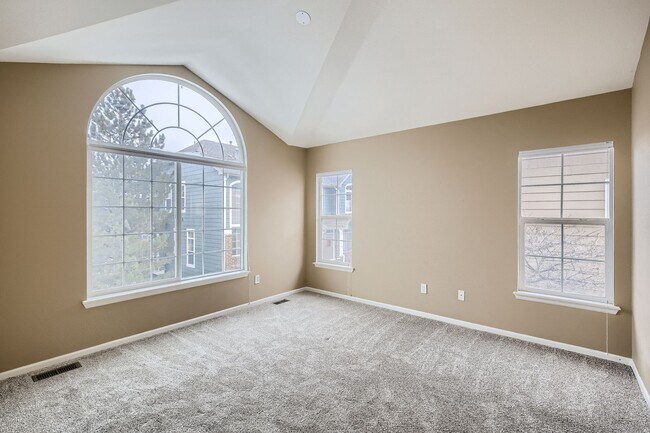 Building Photo - Updated 2B/2.5B In Summit at Rock Creek Community