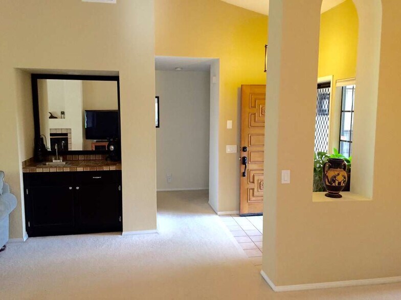 Front entryway - 2094 Balboa Cir