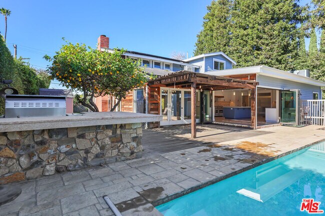 Building Photo - 4744 Haskell Ave