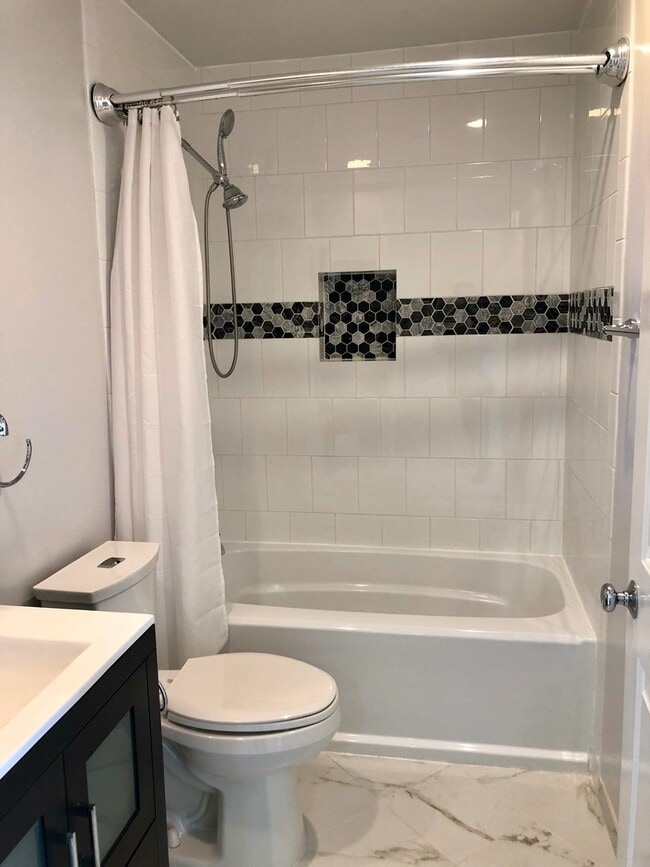 Building Photo - Lovely 3 bd/2.5 ba Townhome - Old Town Torrance!
