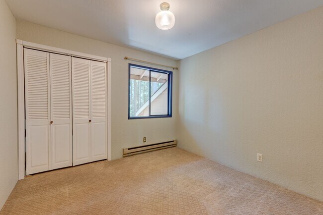 Building Photo - 1638 Fern Pl