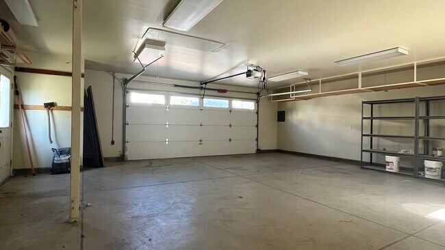 Oversized Garage - 1533 N Ontario St