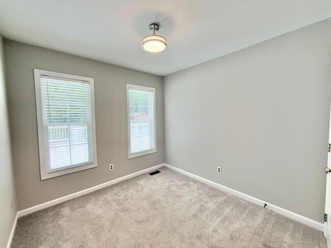 Building Photo - 119 Percheron Dr