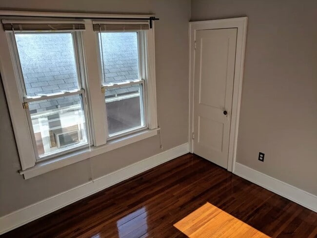 Building Photo - 223 E Maynard Ave