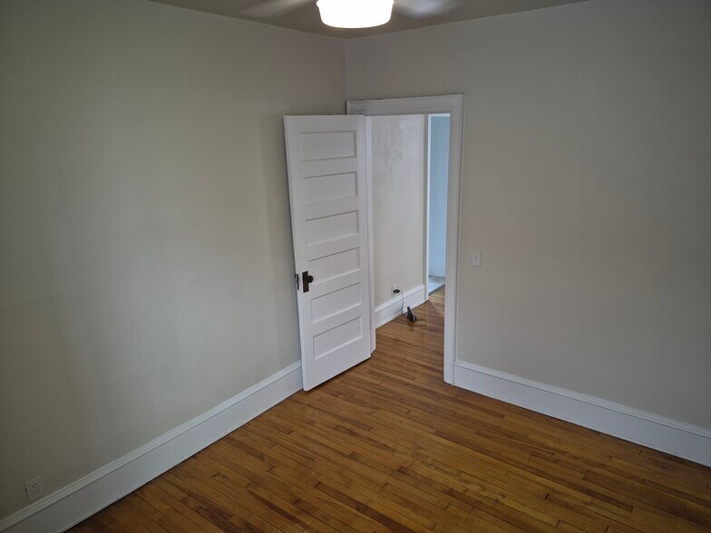 Bedroom - 1047 E Gorham St