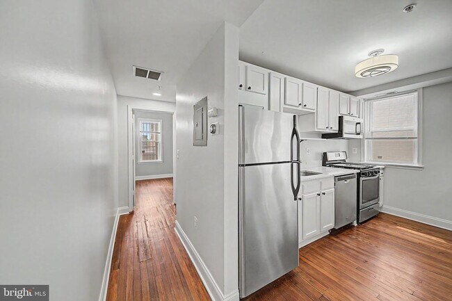Building Photo - 1340 Fairmont St NW