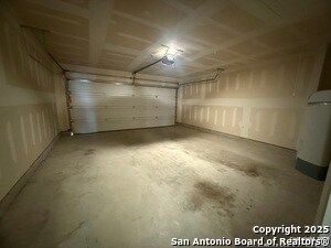 Building Photo - 9011 Little Hoss