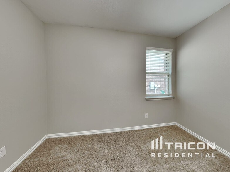 Building Photo - 1073 N Churchill Dr