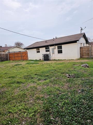 Building Photo - 305 Deepwood St