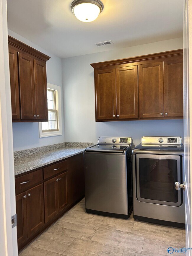 Building Photo - 152 Shalerock Dr