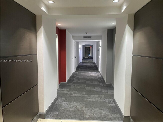 Building Photo - 1155 Brickell Bay Dr