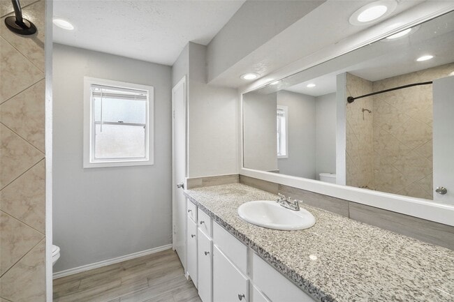 Building Photo - 2251 Middle Creek Dr