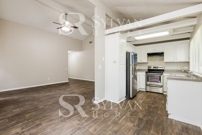 Building Photo - Discover Spacious Comfort & Fun