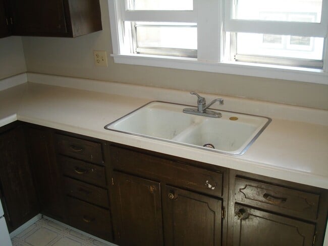 Building Photo - 400-402 Burr