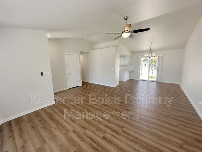 Building Photo - 1350 W Yost Ct