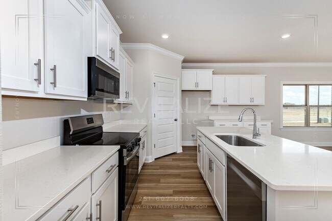 Building Photo - Brand-New 5BR Fairhope Home on Corner Lot with Garage