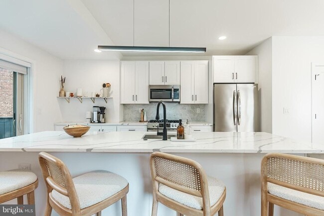 Building Photo - 2058 Poplar St